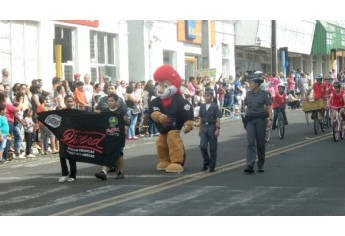 Desfile da Independência, neste 7 de setembro, em Adamantina (Foto: Cedida).