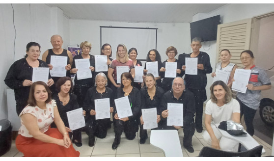 Delegação da Terceira Idade de Adamantina recebe homenagem pela participação no JOMI