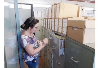 Polícia trabalha na mensuração dos prejuízos e investiga para tentar chegar à autoria do arrombamento e furto (Foto: Folha Regional).