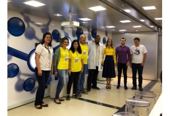 Iniciada visitação à unidade móvel de nanotecnologia, que está em Adamantina nesta quinta e sexta (Foto: Da Assessoria).