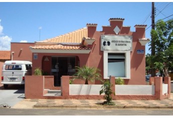 Sede da Arca em Adamantina, na Rua Mário Olivero, 245 (esquina da capela da Santa Casa), com telefone (18) 3521-5089 (Foto: Cedida).