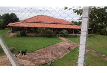 Chácara Jardim das Rosas, localizada em Bastos, e doada por Aparecida Cardoso Nórcia ao Lar dos Velhos de Adamantina (Foto: Arquivo Pessoal).