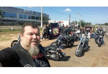 Marcio Zapparoli, representante do Caveiras do Oeste, vivenciou cenário de guerra em Panorama, em razão dos estragos (Foto: Caveiras do Oeste/Cedida)