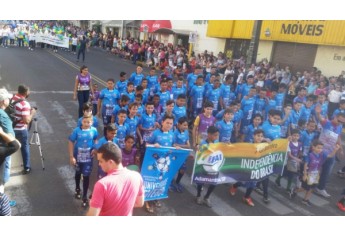 Desfile da Independência, neste 7 de setembro, em Adamantina (Foto: Cedida).