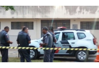 Votação pôs fim à gratificação concedida na área da educação em Lucélia. Houve embate entre funcionários da educação e funcionários das demais áreas da Prefeitura (Foto: Valter Paulo).