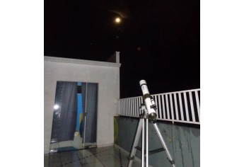 Asaum colocou telescópios à disposição do público, mas observação foi prejudicada pelo céu encoberto em razão das chuvas (Foto: Facebook)