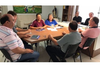 Bispo da Diocese de Marília têm encontro com a comunidade, onde conhece e avalia o trabalho local (Foto: Da Assessoria).