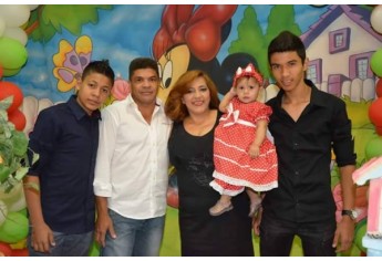 O irmão Rafael, os pais Luis Carlos e Ana Maria, a irmã Luana e o intercambiário Guilherme César (Foto: Arquivo Pessoal).
