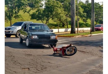 O primeiro acidente foi no cruzamento da Rua Josefina Dall´Antônia Tiveron x Osvaldo Cruz (Foto: Danilo Alves/Cedida).