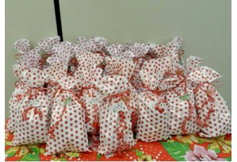 Crianças do Lar Cristão visitam Santander e conhecem rotina de agência bancária