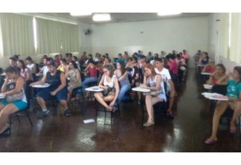 Trabalho é realizado por assistente social junto a adolescentes e jovens cadastrados na instituição (Foto: Cedida).