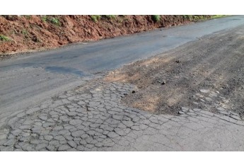 Buracos e irregularidades no pavimento são o cenário de risco na Rodovia Plácido Rocha (Foto: Cedida).