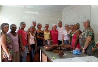 Assistência Social realiza oficina e ensina a produzir ovos de chocolate (Foto: Divulgação).