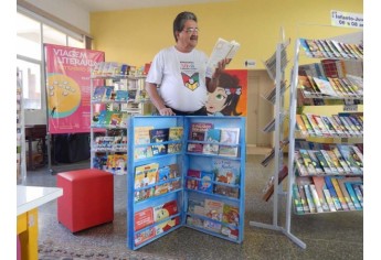 Além de contar histórias na Biblioteca Municipal, Passarinho atua como voluntário na Santa Casa e outras instituições (Foto: Acervo Pessoal).
