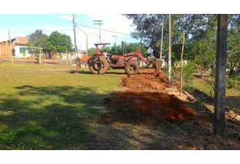 Campo da ARAM (Associação Recreativa dos Amigos Mariapolenses) recebeu melhorias realizadas voluntariamente pela comunidade  (Foto: Arquivo Pessoal/Facebook).