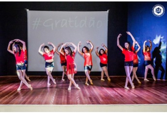 I Mostra do Studio Dance Ballet levou arte e solidariedade ao Anfiteatro da Biblioteca de Adamantina (Foto: Tiago Squizatto Cassivilano).