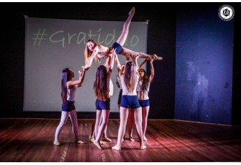 I Mostra do Studio Dance Ballet levou arte e solidariedade ao Anfiteatro da Biblioteca de Adamantina (Foto: Tiago Squizatto Cassivilano).