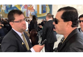 Kiko Bonassa é entrevistado pela imprensa, no Palácio do Planalto (Foto: Arquivo Pessoal).