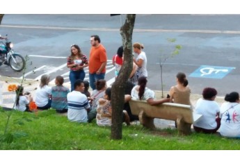 Votação pôs fim à gratificação concedida na área da educação em Lucélia. Houve embate entre funcionários da educação e funcionários das demais áreas da Prefeitura (Foto: Valter Paulo).