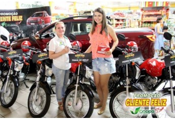 Ganhadores receberam os veículos Fiat Toro e seis motos, sorteados pela Cocipa na promoção Cliente Feliz (Foto: Cocipa).