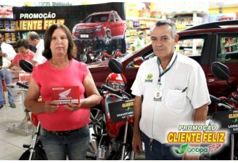 Ganhadores receberam os veículos Fiat Toro e seis motos, sorteados pela Cocipa na promoção Cliente Feliz (Foto: Cocipa).