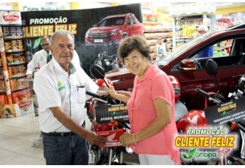 Ganhadores receberam os veículos Fiat Toro e seis motos, sorteados pela Cocipa na promoção Cliente Feliz (Foto: Cocipa).