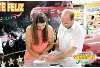 Ganhadores receberam os veículos Fiat Toro e seis motos, sorteados pela Cocipa na promoção Cliente Feliz (Foto: Cocipa).