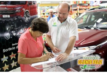 Ganhadores receberam os veículos Fiat Toro e seis motos, sorteados pela Cocipa na promoção Cliente Feliz (Foto: Cocipa).