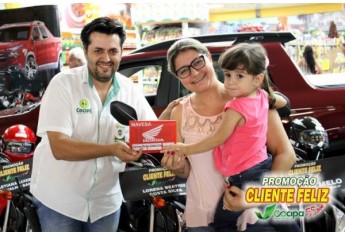 Ganhadores receberam os veículos Fiat Toro e seis motos, sorteados pela Cocipa na promoção Cliente Feliz (Foto: Cocipa).