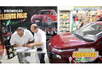 Ganhadores receberam os veículos Fiat Toro e seis motos, sorteados pela Cocipa na promoção Cliente Feliz (Foto: Cocipa).