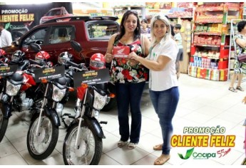 Ganhadores receberam os veículos Fiat Toro e seis motos, sorteados pela Cocipa na promoção Cliente Feliz (Foto: Cocipa).