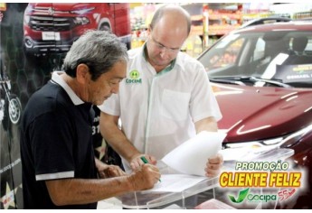 Ganhadores receberam os veículos Fiat Toro e seis motos, sorteados pela Cocipa na promoção Cliente Feliz (Foto: Cocipa).