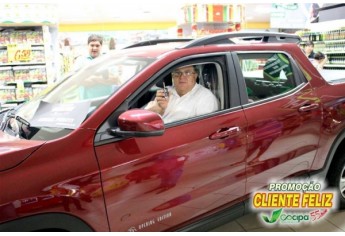 Ganhadores receberam os veículos Fiat Toro e seis motos, sorteados pela Cocipa na promoção Cliente Feliz (Foto: Cocipa).