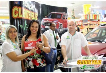 Ganhadores receberam os veículos Fiat Toro e seis motos, sorteados pela Cocipa na promoção Cliente Feliz (Foto: Cocipa).