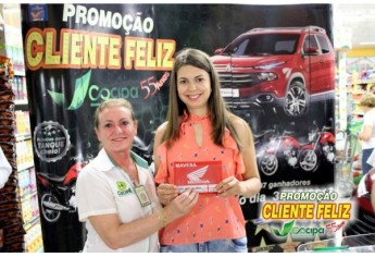 Ganhadores receberam os veículos Fiat Toro e seis motos, sorteados pela Cocipa na promoção Cliente Feliz (Foto: Cocipa).