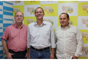 Em Pacaembu, Tupã foi entrevista em emissora de rádio da cidade (Foto: Da Assessoria).