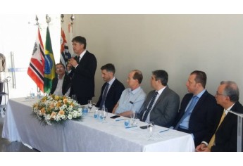 Prefeito Marcio Cardim fala na inauguração da UGI do CREA-SP em Adamantina (Foto: Rafael Teixeira).
