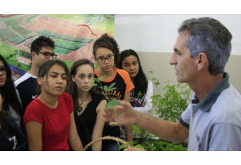 Atividade realizada na Etec Eudécio Luiz Vicente estimula o empreendedorismo (Foto: Cedida).