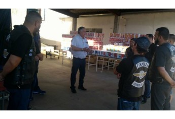 Campanha do Firmeza Moto Clube arrecada 3.242 rolos de papel higiênico à Santa Casa (Foto: Cedida).