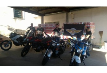 Campanha do Firmeza Moto Clube arrecada 3.242 rolos de papel higiênico à Santa Casa (Foto: Cedida).