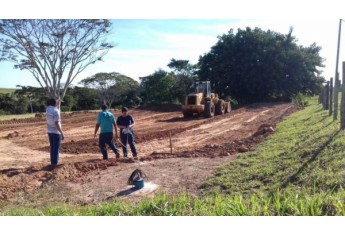 Trabalhos de terraplanagem, com o preparo da área, já foram iniciados no bairro Tupãnzinho, local que vai receber o Centro de Evangelização (Foto: Cedida).