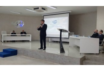 Prefeito Márcio Cardim discursa na posse dos novos reitor e vice-reitor da UniFAI (Foto: UniFAI).
