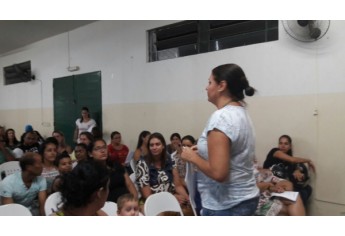 Projeto Asa promove reunião com pais e assistência social explica mudanças (Foto: Cedida).
