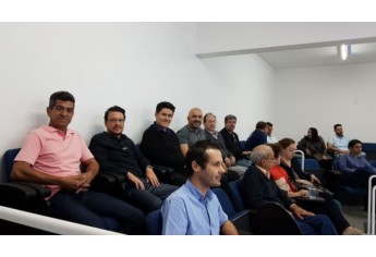 Vereadores acompanham reunião da Congregação, junto com o candidato a reitor, Paulo Sérgio da Silva (Foto: Cedida).