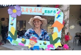 Celebração junina une equipe da ESF 5, equipe do Lar dos Velhos e internos assistidos pela instituição (Foto: Cedida).