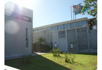 Sede da PM em Adamantina recebe melhorias, executadas por reeducandos do semiaberto de Pacaembu (Foto: Cedida/SAP).