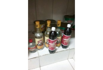 Bebidas alcoólicas foram localizadas armazenadas entre a merenda escolar, em escola na cidade de Roseira (Foto: TCE/SP).