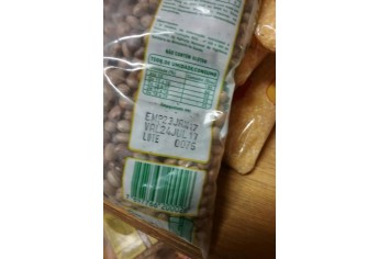 Feijão com validade em 24 de julho, na Escola Joaquim Campos, em Roseira (Foto: TCE/SP).