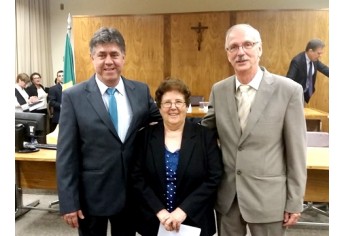 Márcio Cardim com a vice-presidente do CEE Bernardete Angelina Gatti e o Secretário Estadual de Planejamento Marcos Monteiro