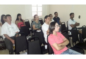 Farmacêuticos são capacitados em Adamantina para lidar com pacientes com suspeita de dengue, zika e chikungunya (Foto: Cedida/CRF-SP).